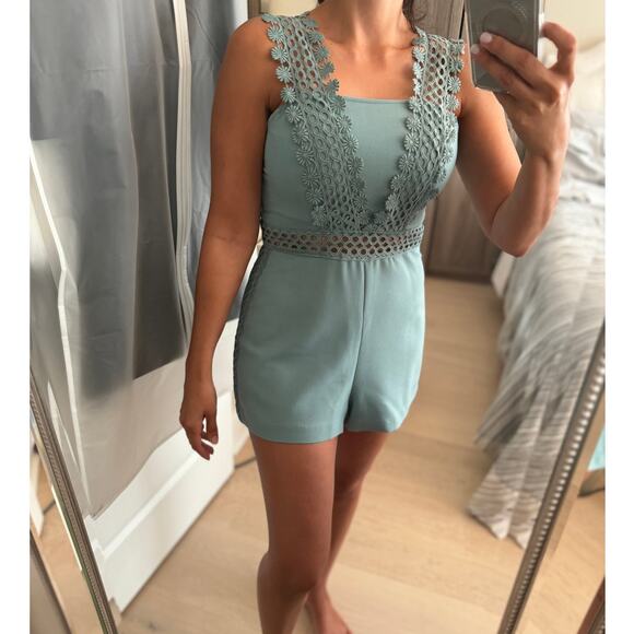 BLUSH BOUTIQUE Teal Blue Lace Trim Romper | Medium - Picture 1 of 11